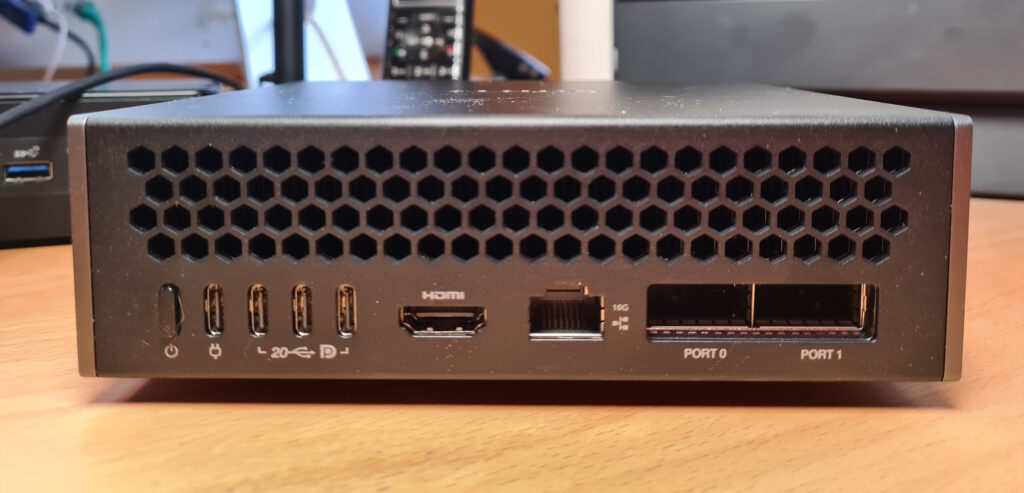 Fotografie einer Lenovo ThinkStation PGX - Rückseite